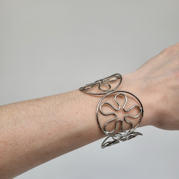 Vintage Retro Flowers Cuff Bracelet Silver Metal Wire - Picture 3 of 7